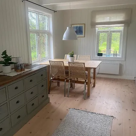 Charming With Seaview In Senja Enga